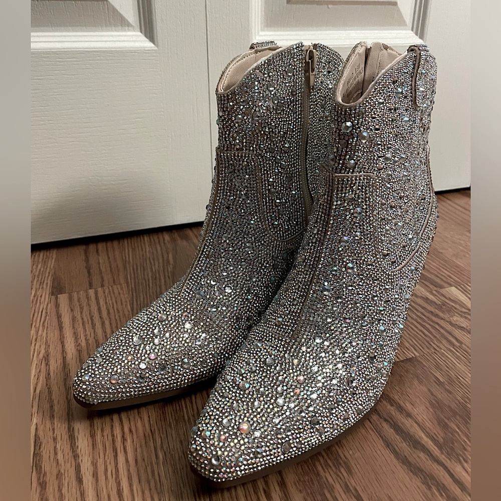 Gemstone boots 99% new